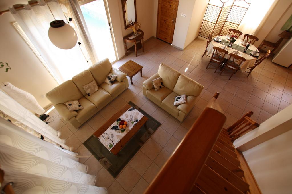 Hilltop Chalet Pissouri Rum bild